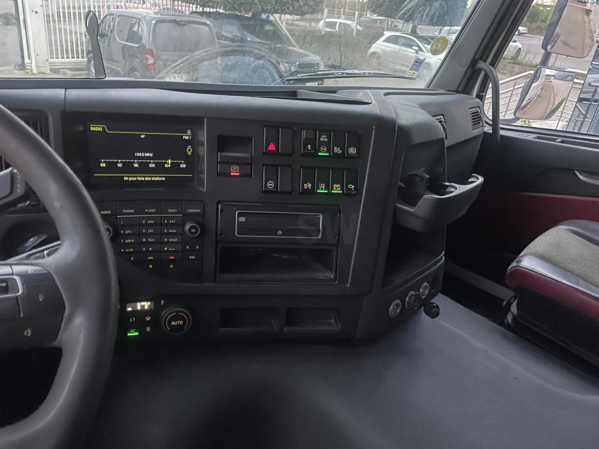 Tractor unit Volvo FMX 460