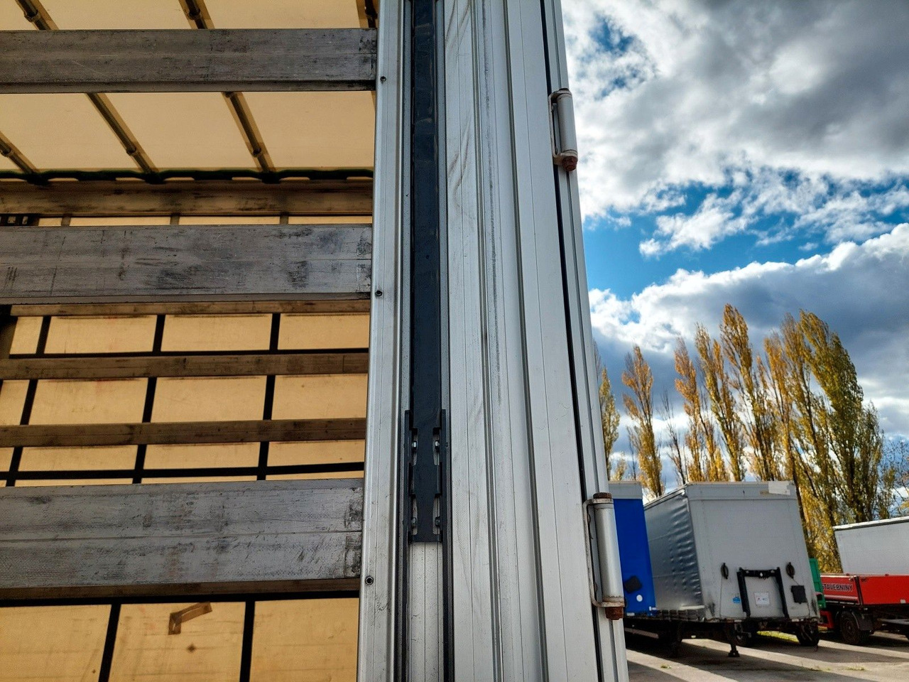 Curtainsider trailer Gniotpol G-4080 Durchladbarer