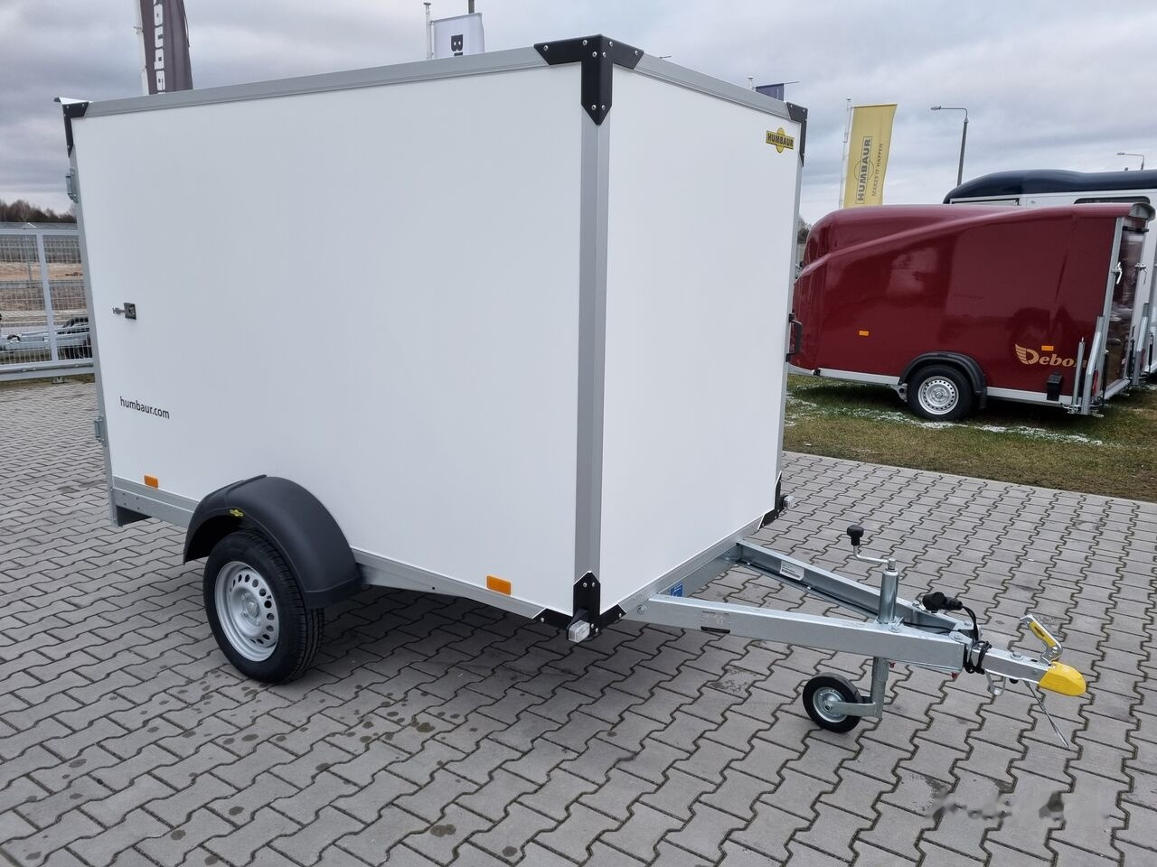 New Closed box trailer Humbaur HK 752513-15P fourgon box trailer 750 kg GVW 1 locked door: picture 3
