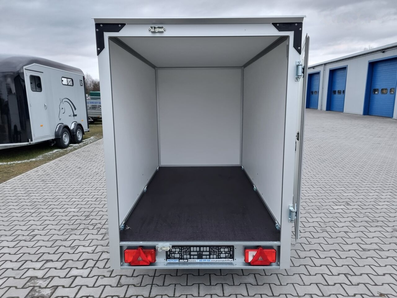 New Closed box trailer Humbaur HK 752513-15P fourgon box trailer 750 kg GVW 1 locked door: picture 24