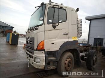 Cab chassis truck 2006 Hino 700: picture 1