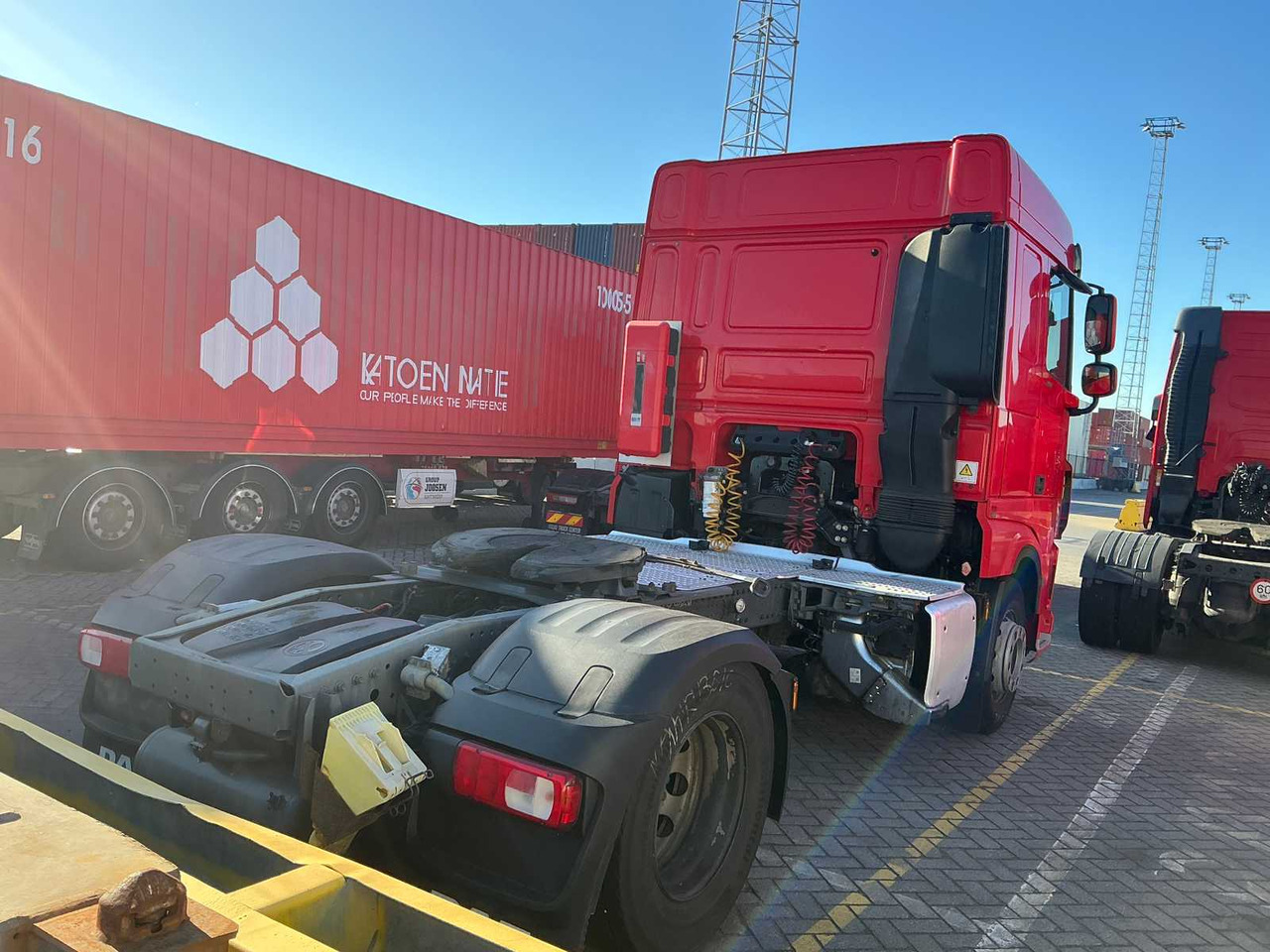 Truck 2019 DAF XF450FT TR4X2 COM KIP TRACTOR UNIT (84113-811)