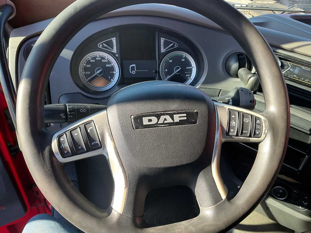 Truck 2019 DAF XF450FT TR4X2 COM KIP TRACTOR UNIT (84113-811)