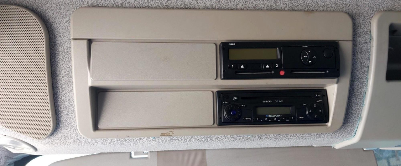 Autotransporter truck IVECO CARGOBUL