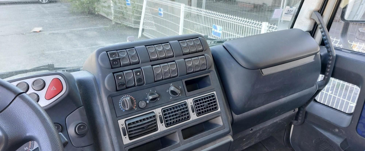 Autotransporter truck IVECO CARGOBUL