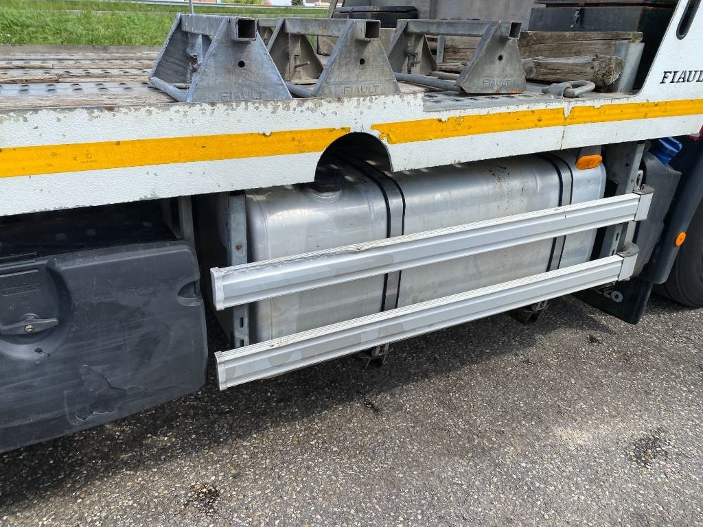 Autotransporter truck Iveco STRALIS 360 e6 A Réparer