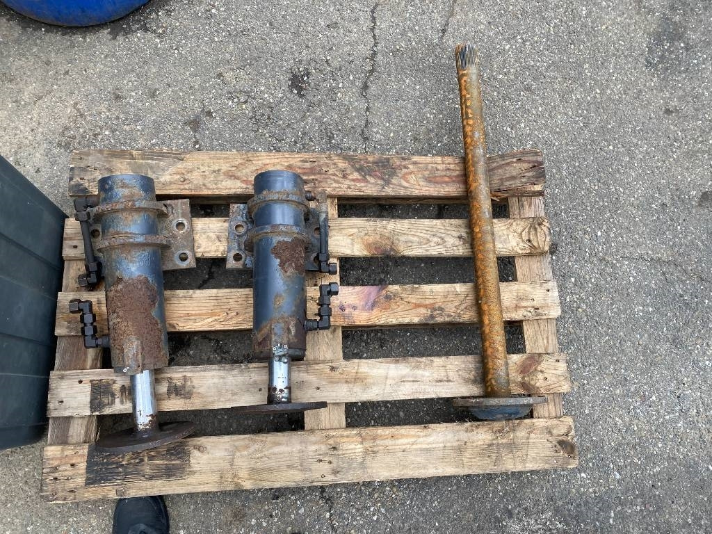 Autotransporter truck Iveco STRALIS 360 e6 A Réparer