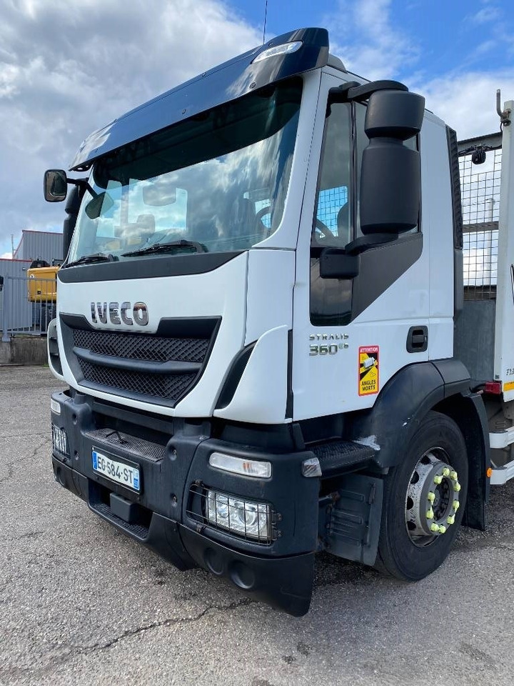 Autotransporter truck Iveco STRALIS 360 e6 A Réparer
