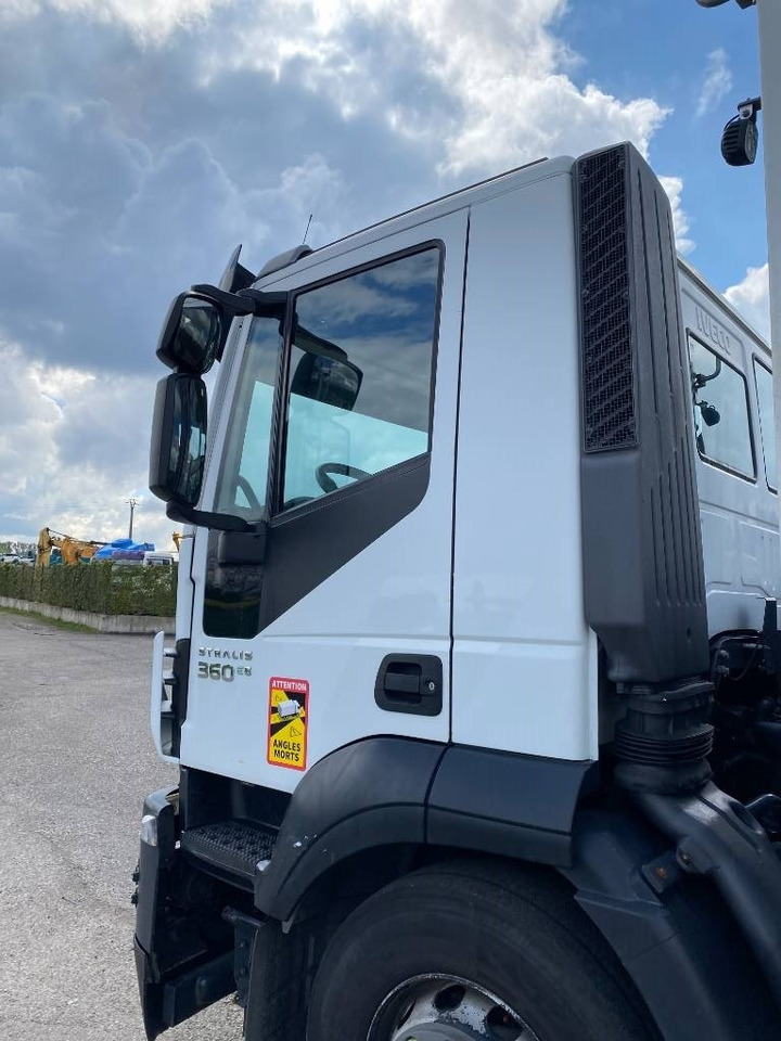 Autotransporter truck Iveco STRALIS 360 e6 A Réparer