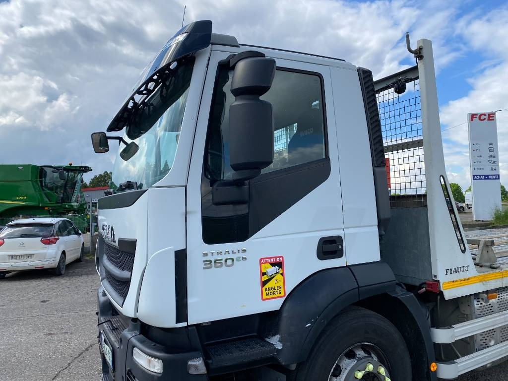 Autotransporter truck Iveco STRALIS 360 e6 A Réparer