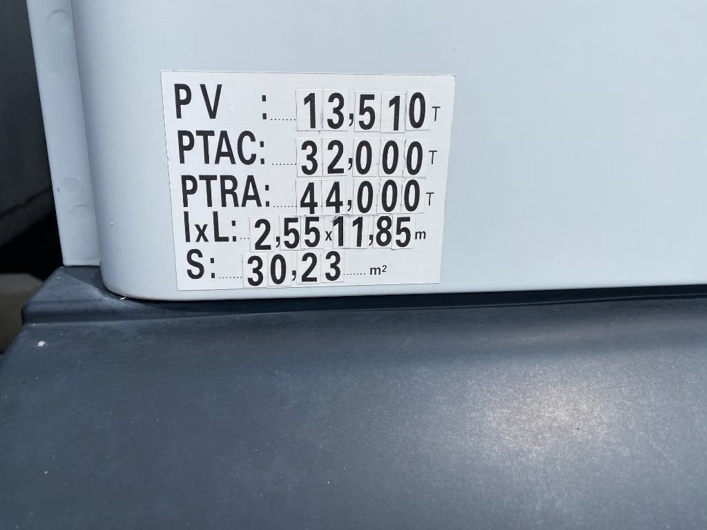 Autotransporter truck Iveco STRALIS 360 e6 A Réparer