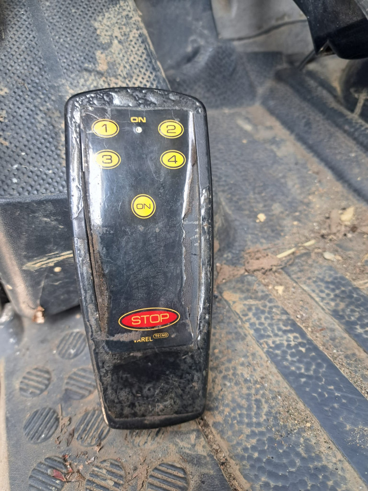 Autotransporter truck MERCEDES-BENZ 1823