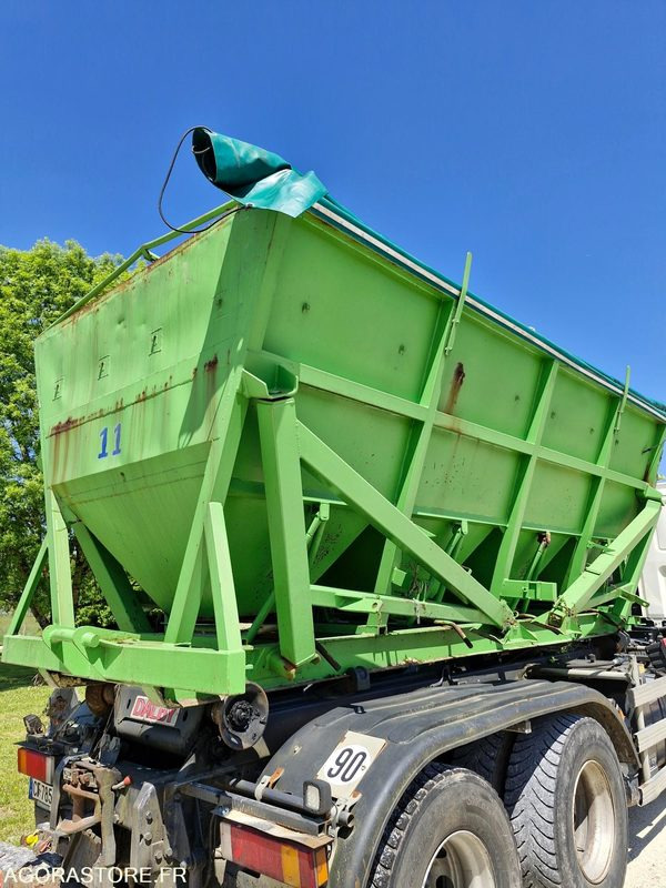 Truck BENNE à pieds 4 compartiments en inox + bâche bon état