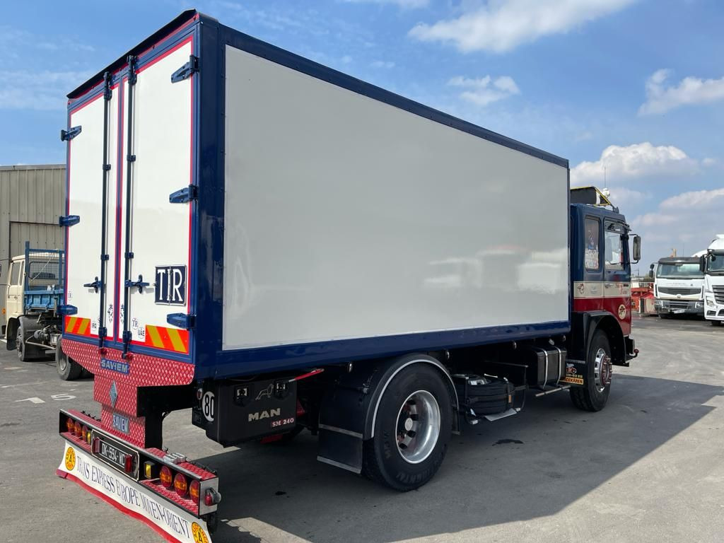 Box truck Camion SAVIEM SM 240