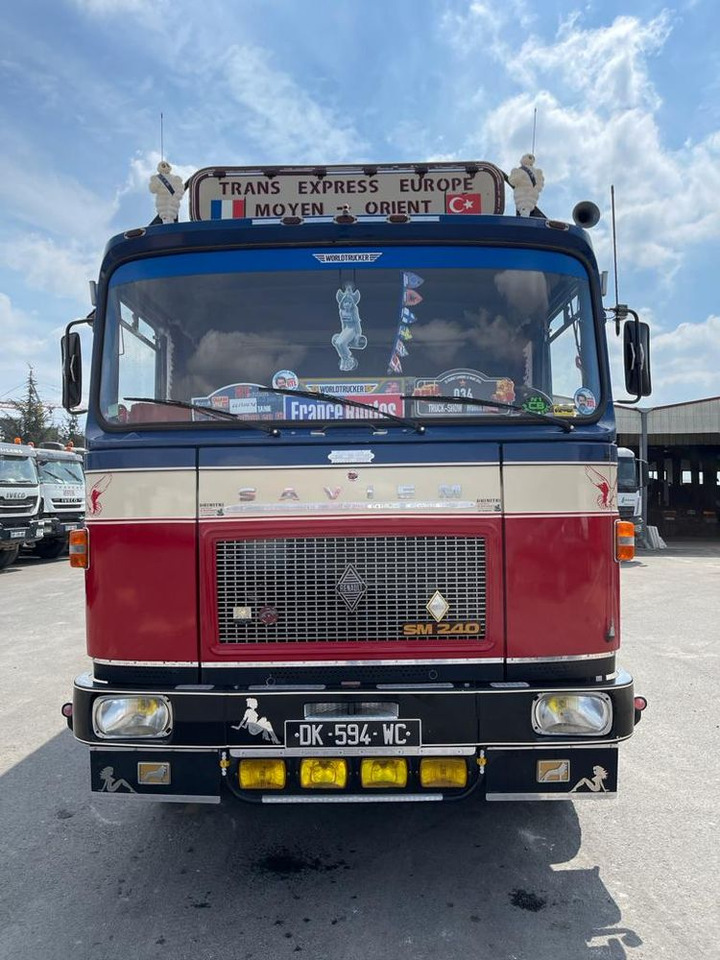 Box truck Camion SAVIEM SM 240