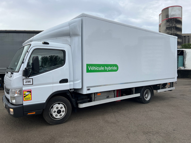 Box truck FUSO CANTER