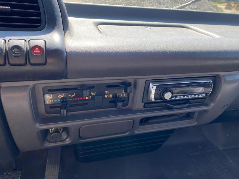 Box truck ISUZU Camion SÉRIE N AVEC 2 STRUCTURES CHAPITEAUX