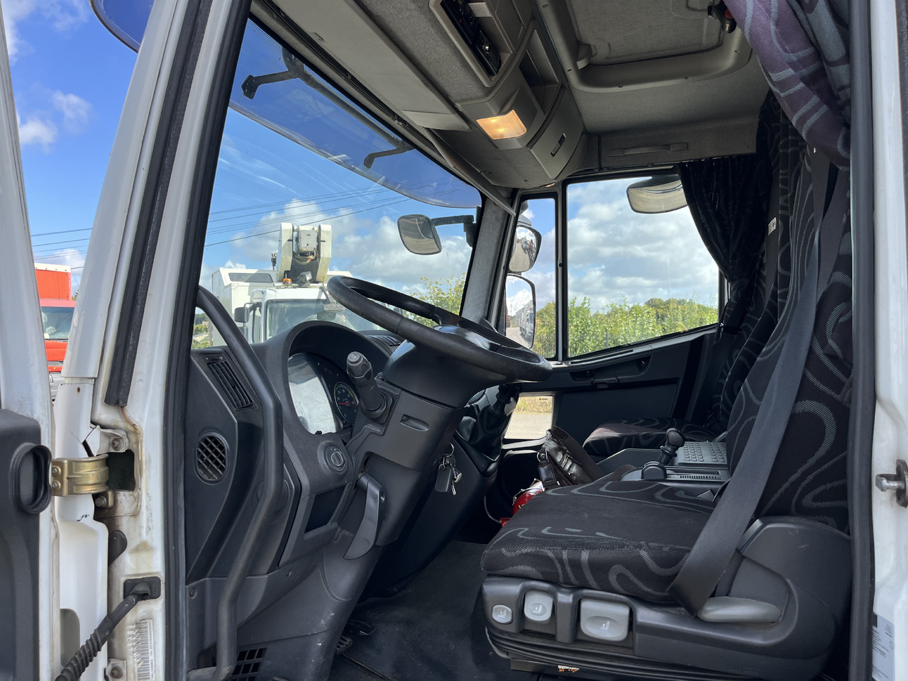 Box truck IVECO Eurocargo 120e28