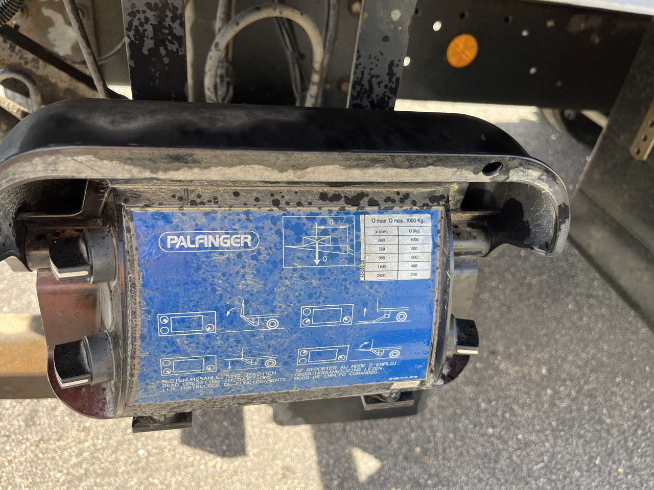 Box truck Iveco Eurocargo 100E22 caisse double cabine 7 places