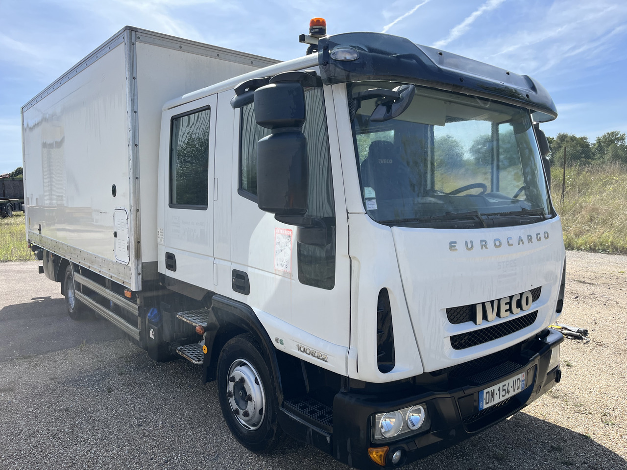 Box truck Iveco Eurocargo 100E22 caisse double cabine 7 places