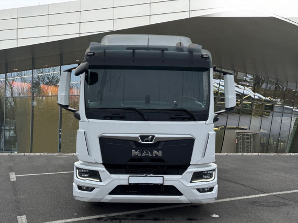 Box truck MAN TGL 8.220 4x2 BL
