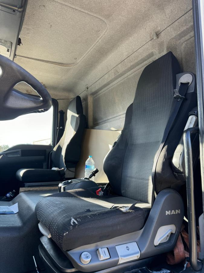 Box truck MAN TGM 18.250