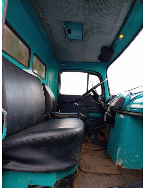Box truck Mercedes-Benz 1113