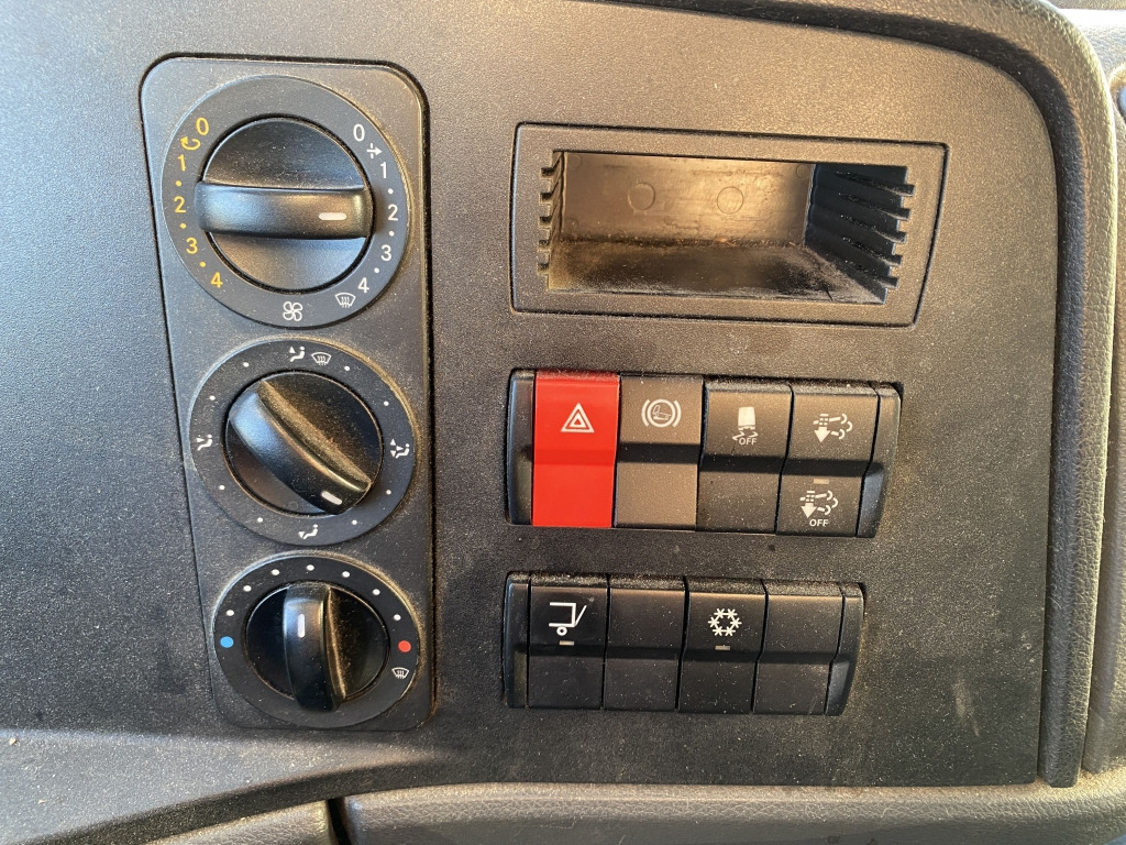 Box truck Mercedes-Benz 818 L Atego / BÄR-LBW