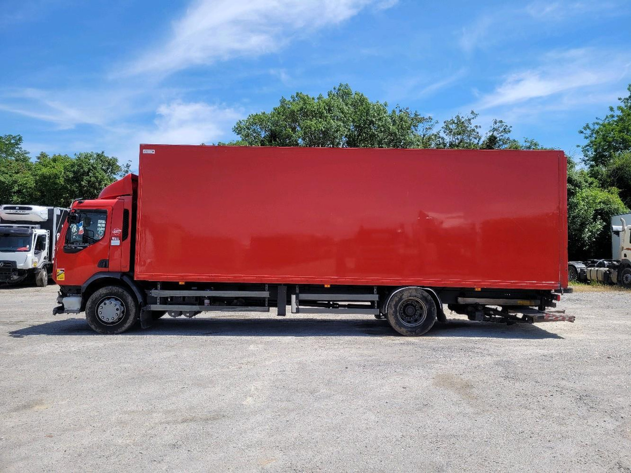 Box truck RENAULT D19 WIDE