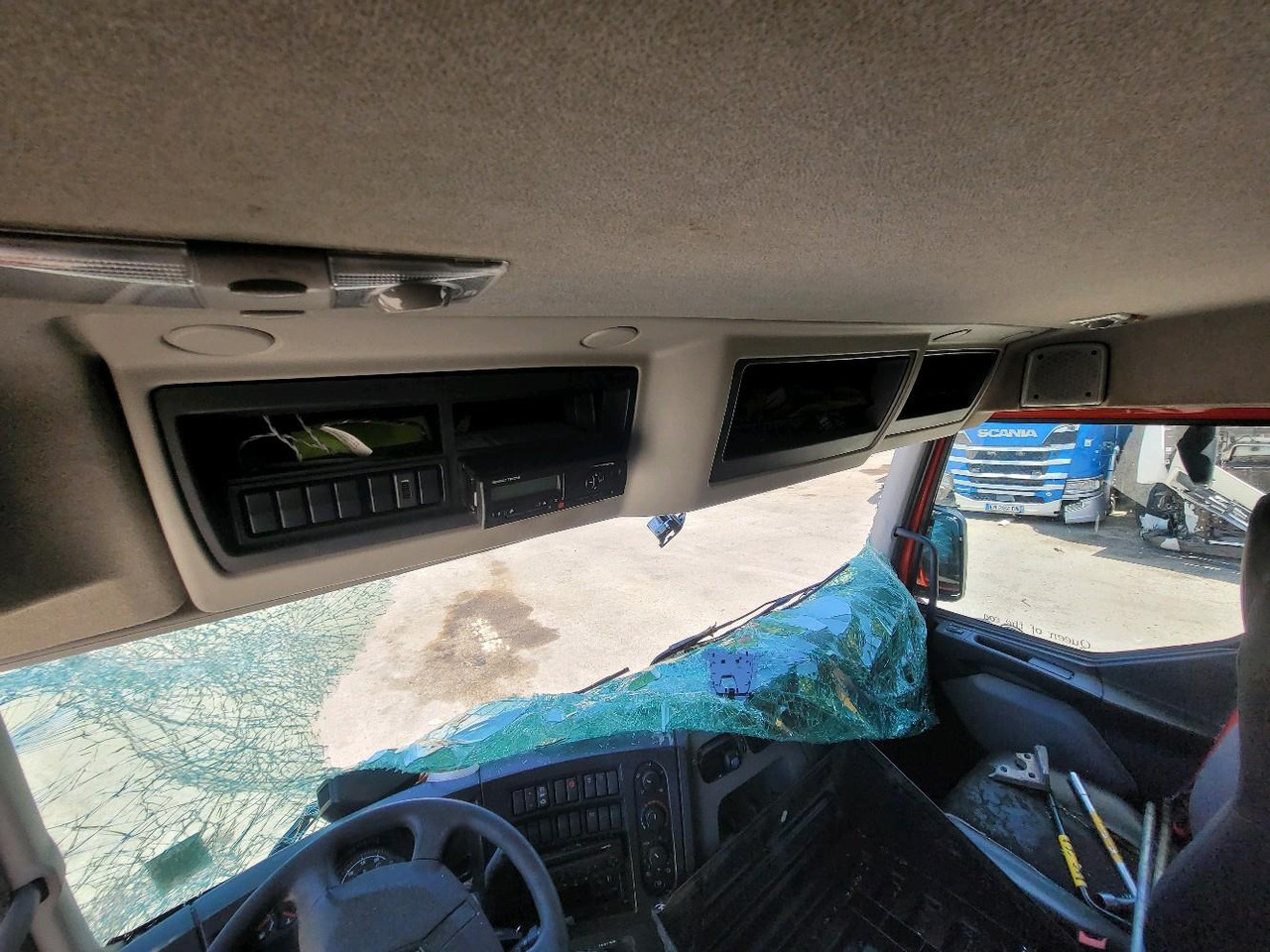 Box truck RENAULT D19 WIDE