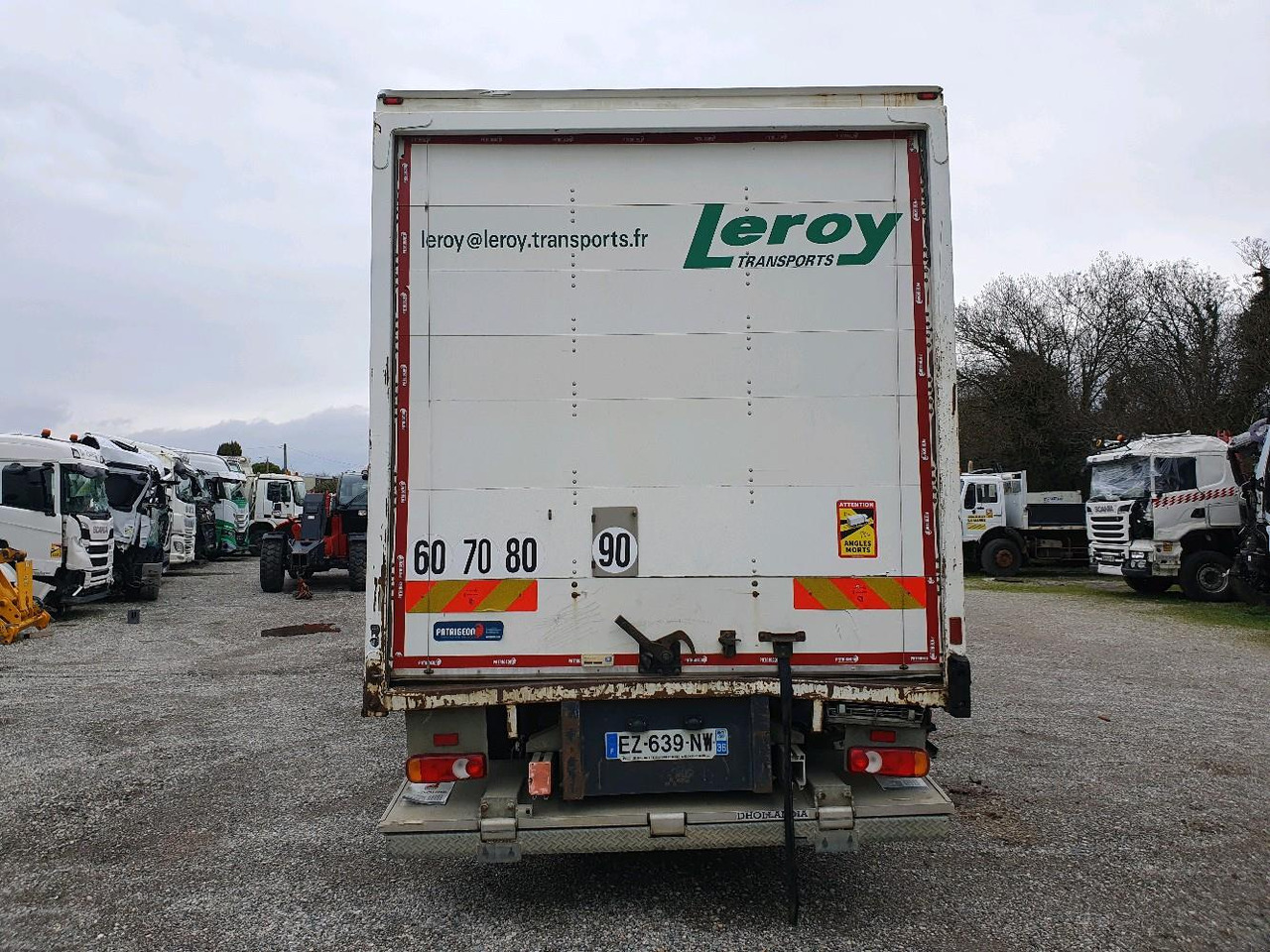 Box truck RENAULT D 12 DTI 215