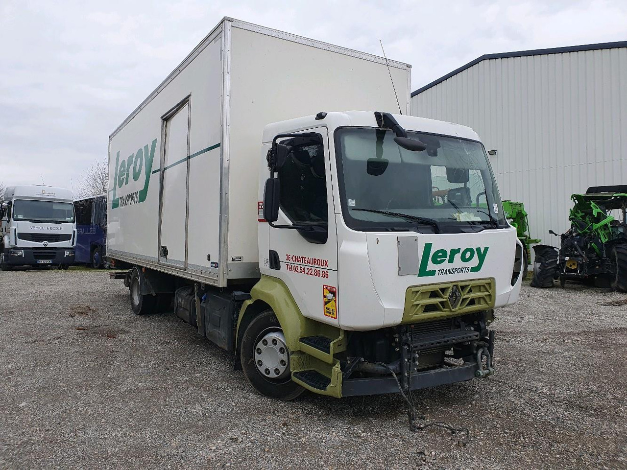 Box truck RENAULT D 12 DTI 215