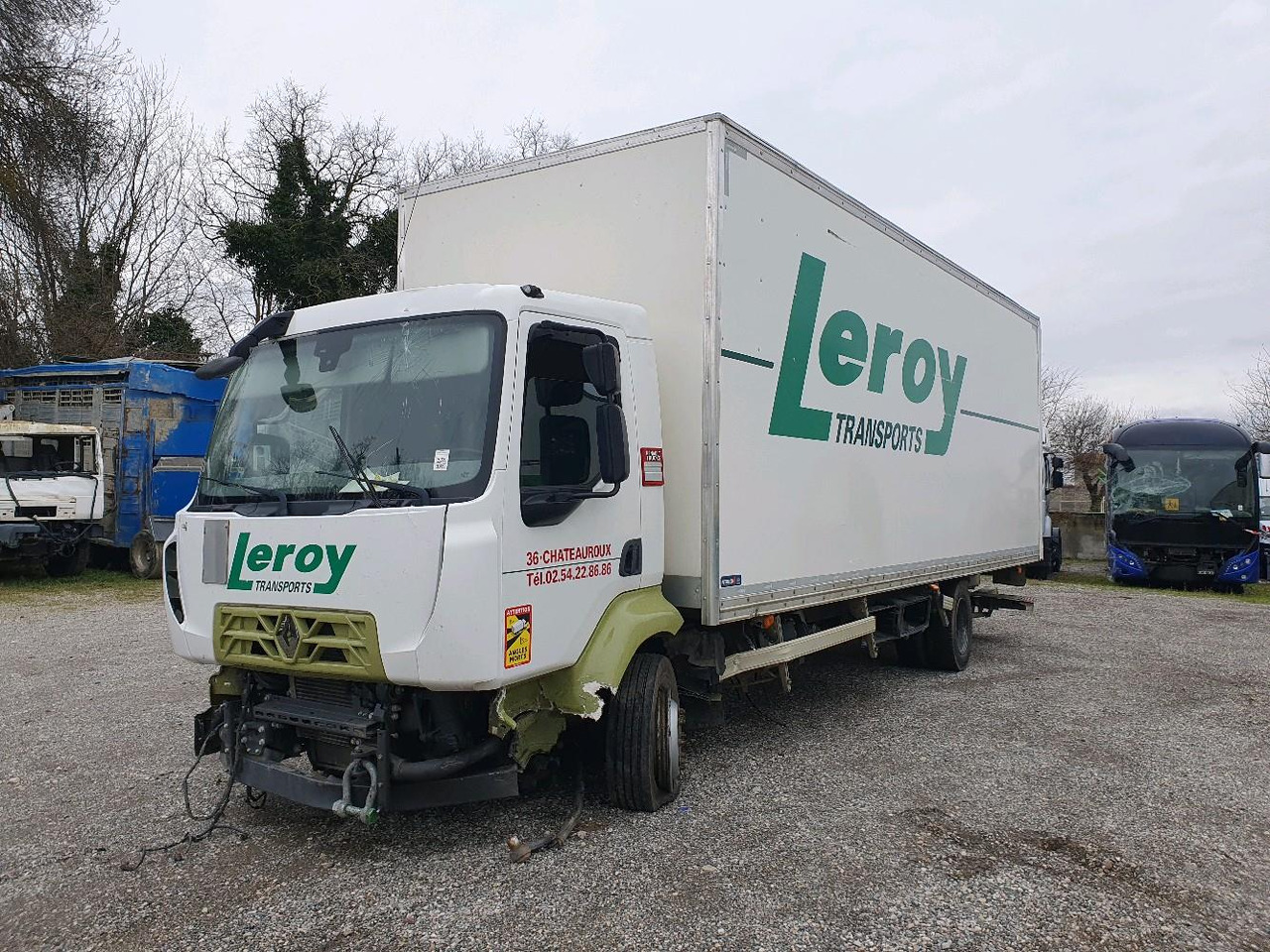 Box truck RENAULT D 12 DTI 215