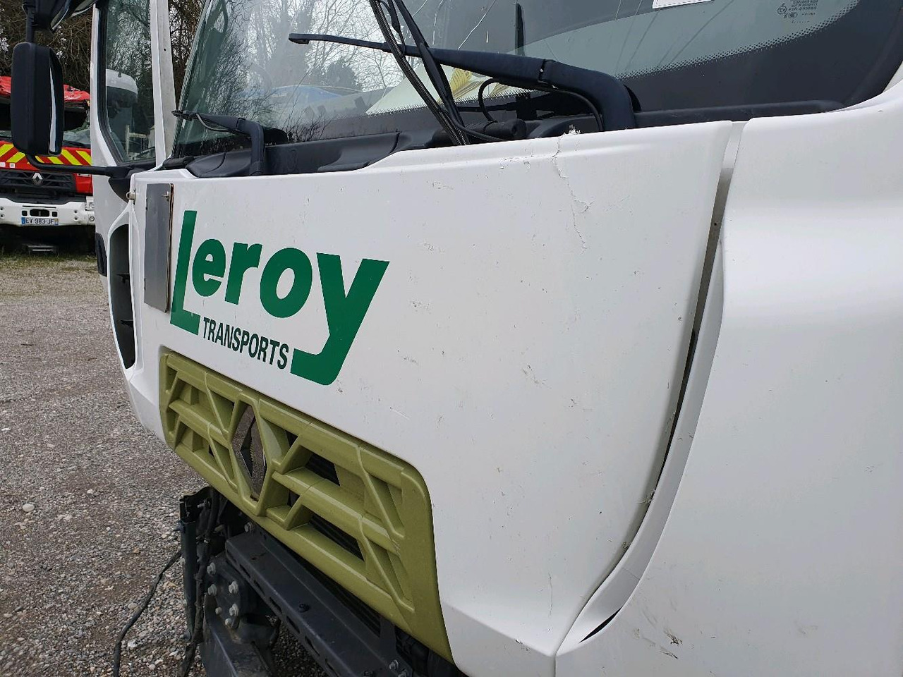 Box truck RENAULT D 12 DTI 215