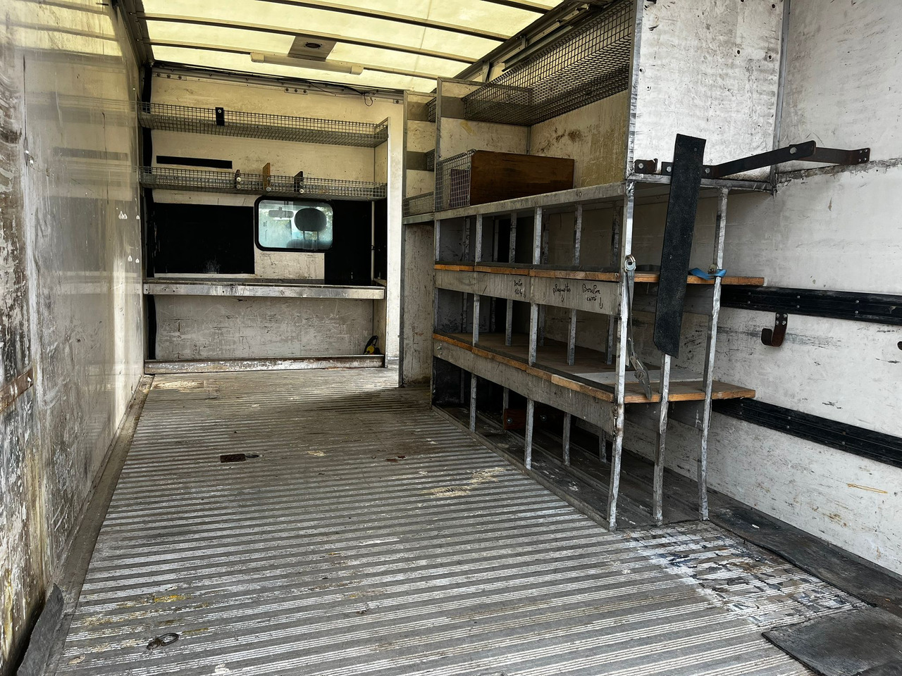 Box truck RENAULT Mascott DCI 160 CAISSE + HAYON