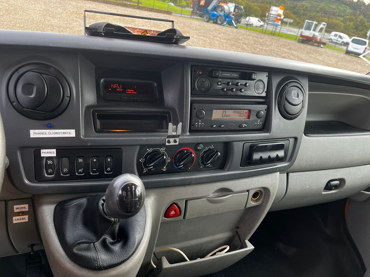 Box truck RENAULT Mascott DCI 160 CAISSE + HAYON