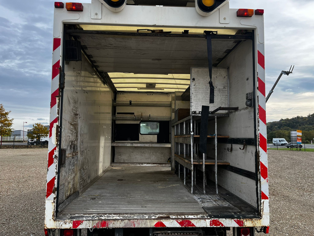 Box truck RENAULT Mascott DCI 160 CAISSE + HAYON