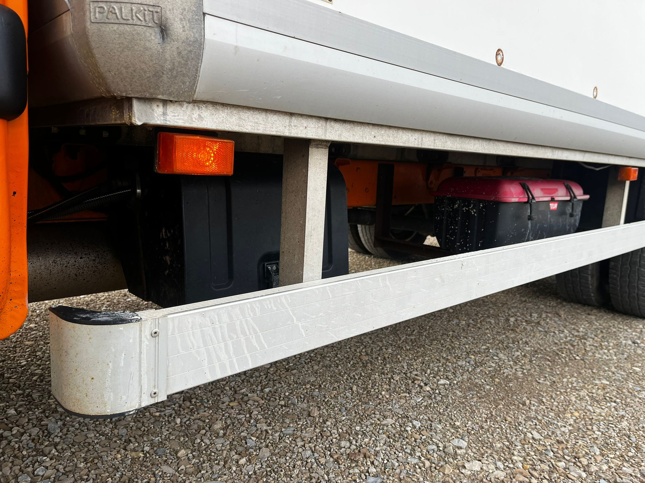 Box truck RENAULT Mascott DCI 160 CAISSE + HAYON