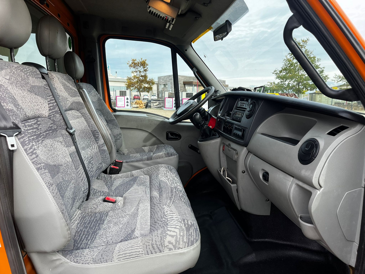 Box truck RENAULT Mascott DCI 160 CAISSE + HAYON