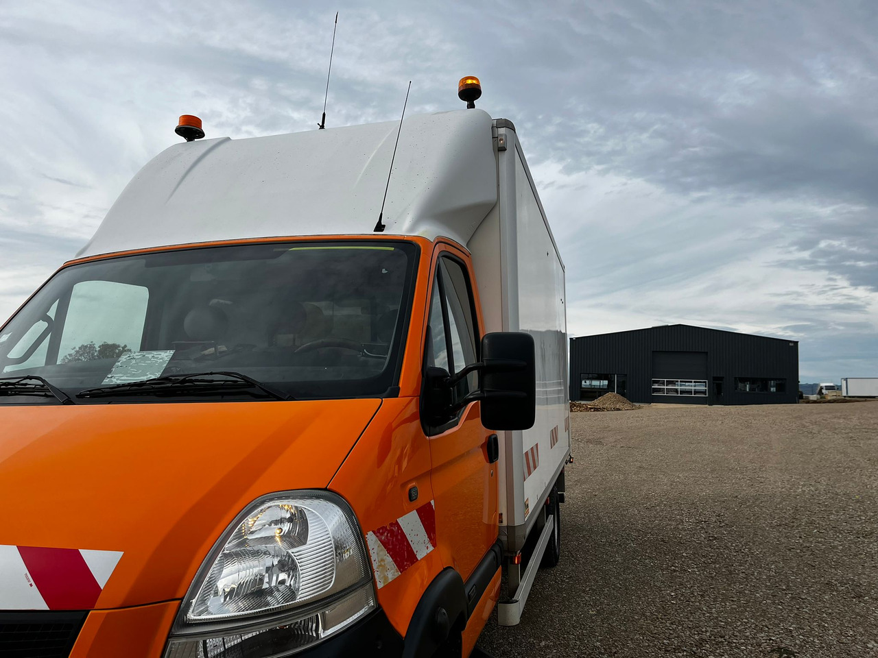 Box truck RENAULT Mascott DCI 160 CAISSE + HAYON