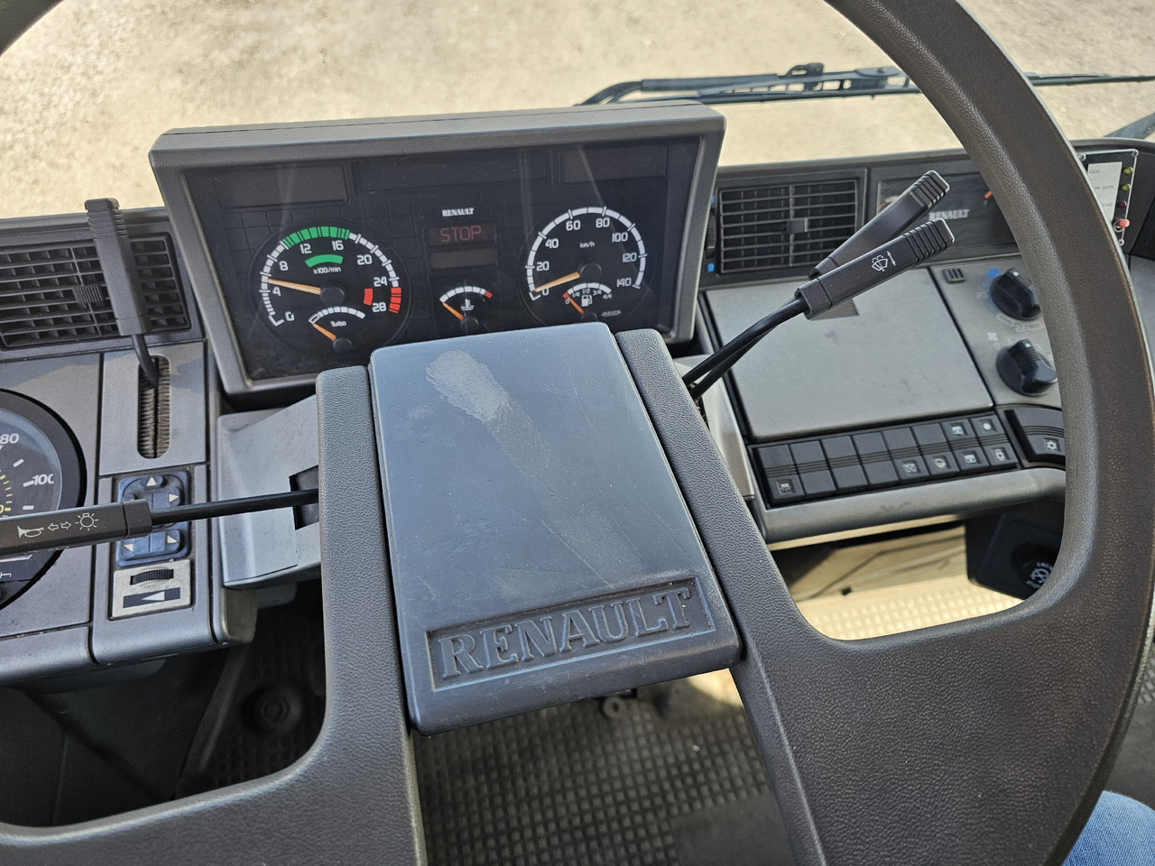 Box truck Renault AE380 PHASE1