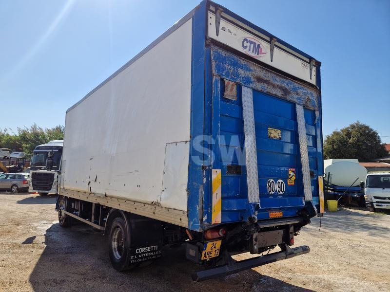 Box truck Renault DCI 220