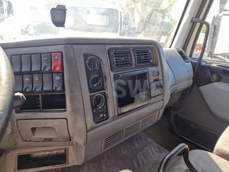 Box truck Renault DCI 220