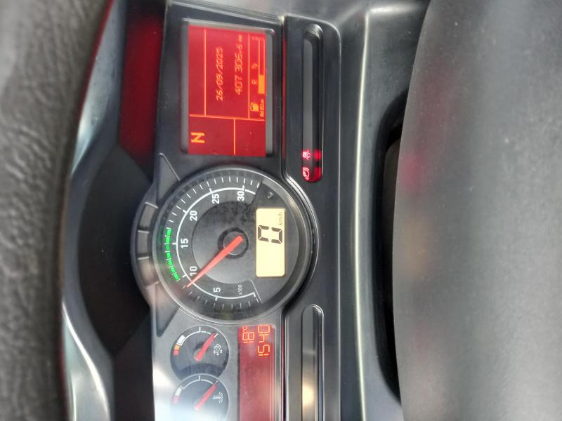 Box truck Renault D 4X2 180cv