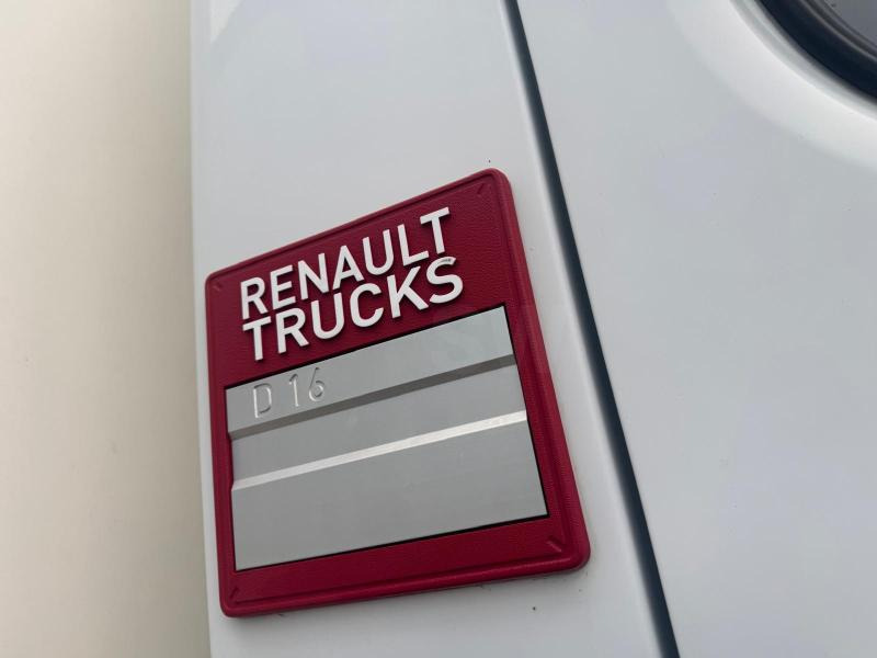 Box truck Renault D-Series