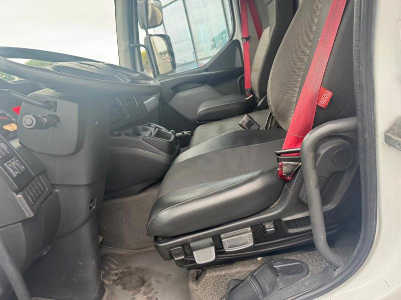 Box truck Renault D-Series