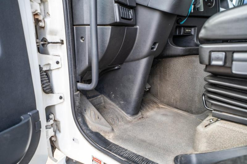 Box truck Renault D WIDE 320 DXI +DHOLLANDIA