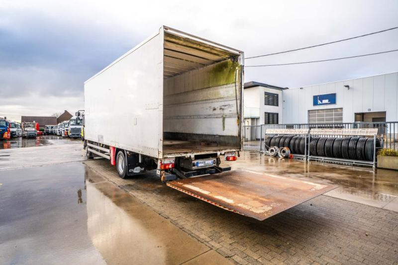 Box truck Renault MIDLUM 220 (16T)+ DHOLLANDIA 2T.