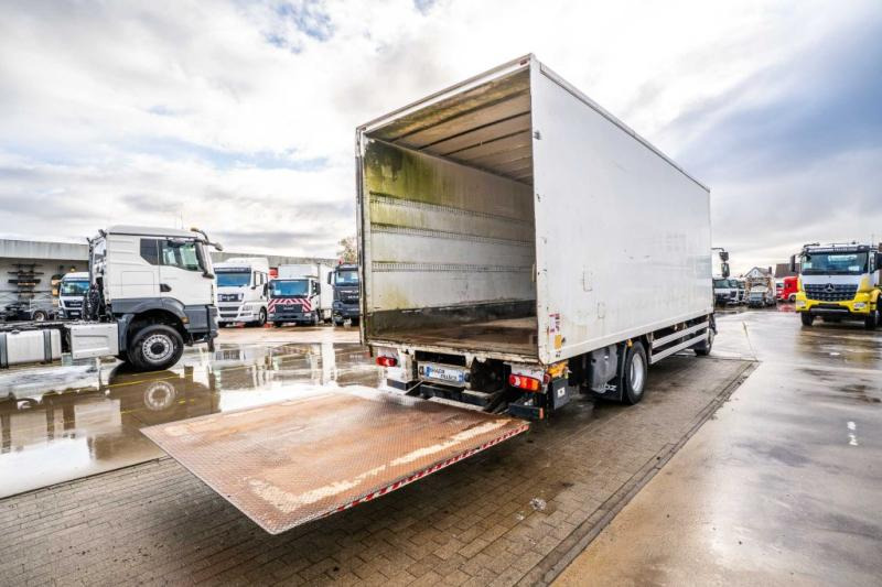 Box truck Renault MIDLUM 220 (16T)+ DHOLLANDIA 2T.