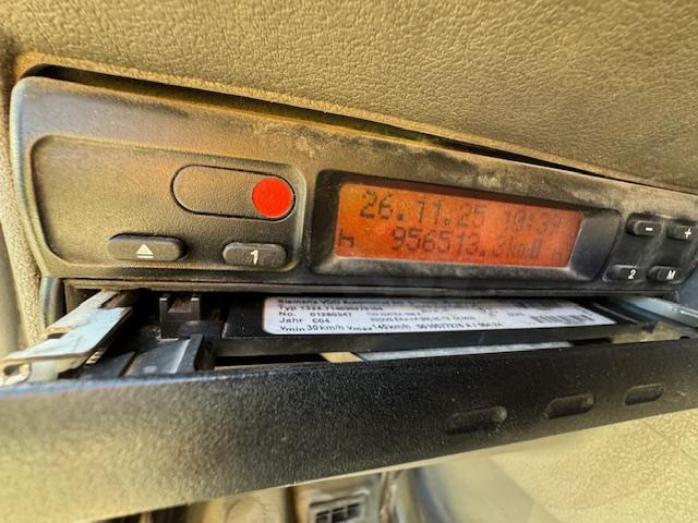 Box truck Renault MIDLUM 220 DCI CAISSE HAYON